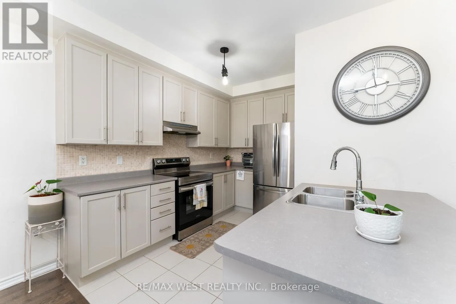 29 ARROWVIEW DRIVE