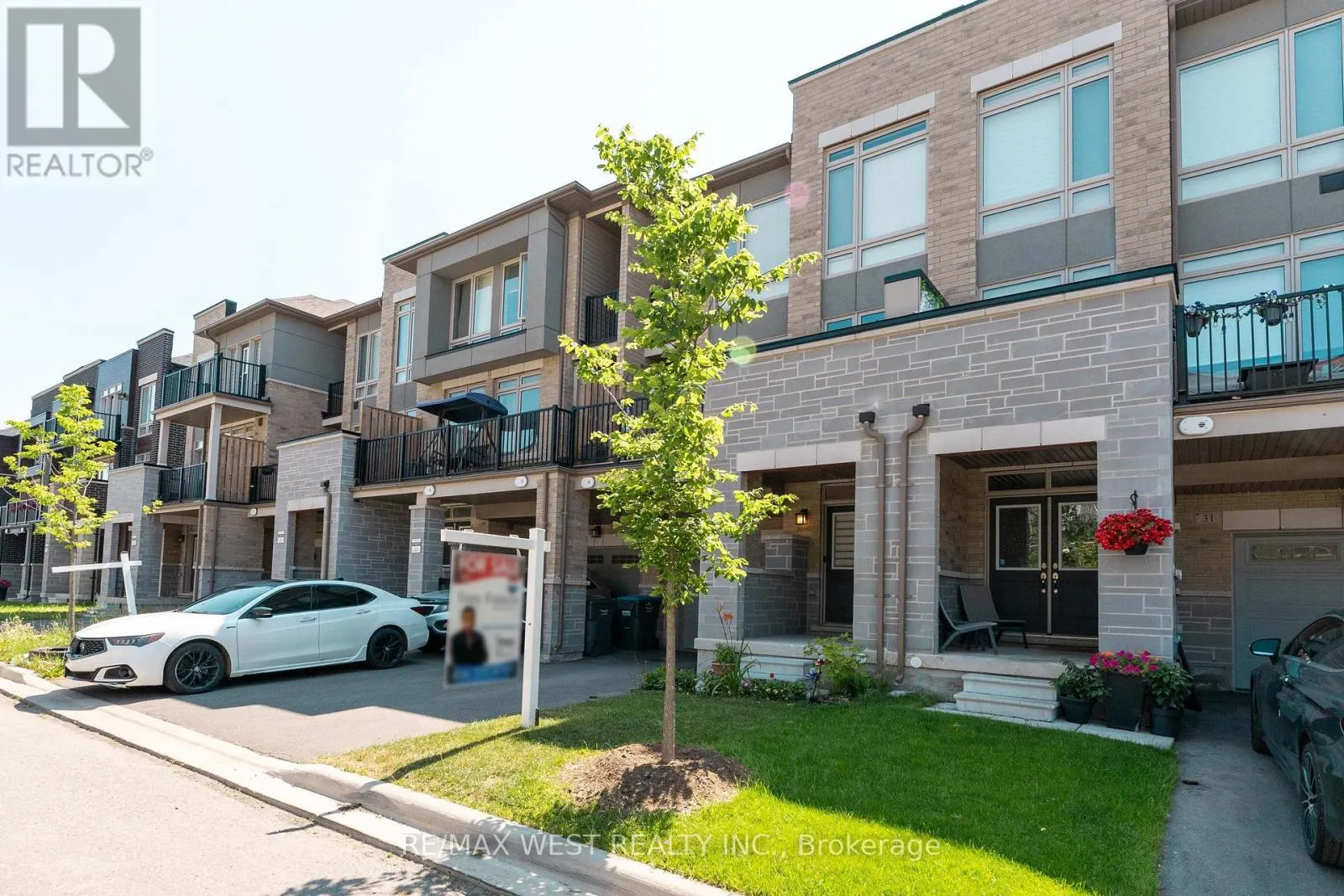 29 ARROWVIEW DRIVE