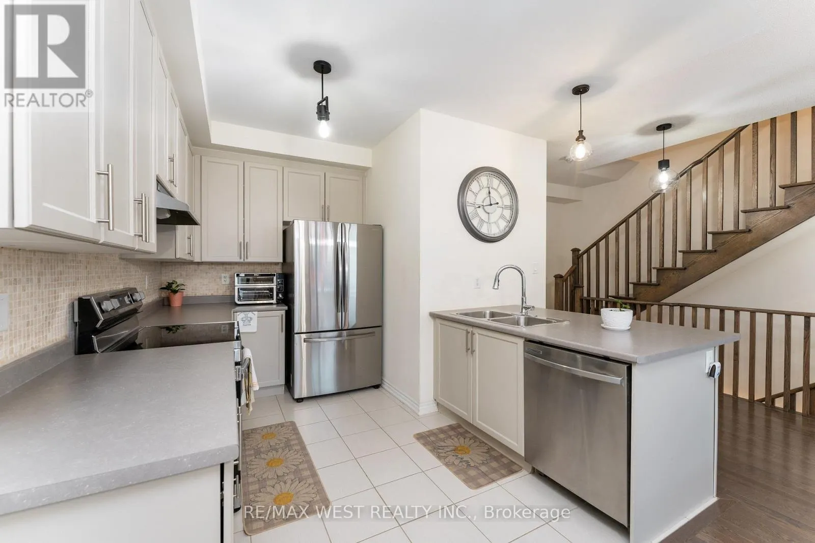 29 ARROWVIEW DRIVE