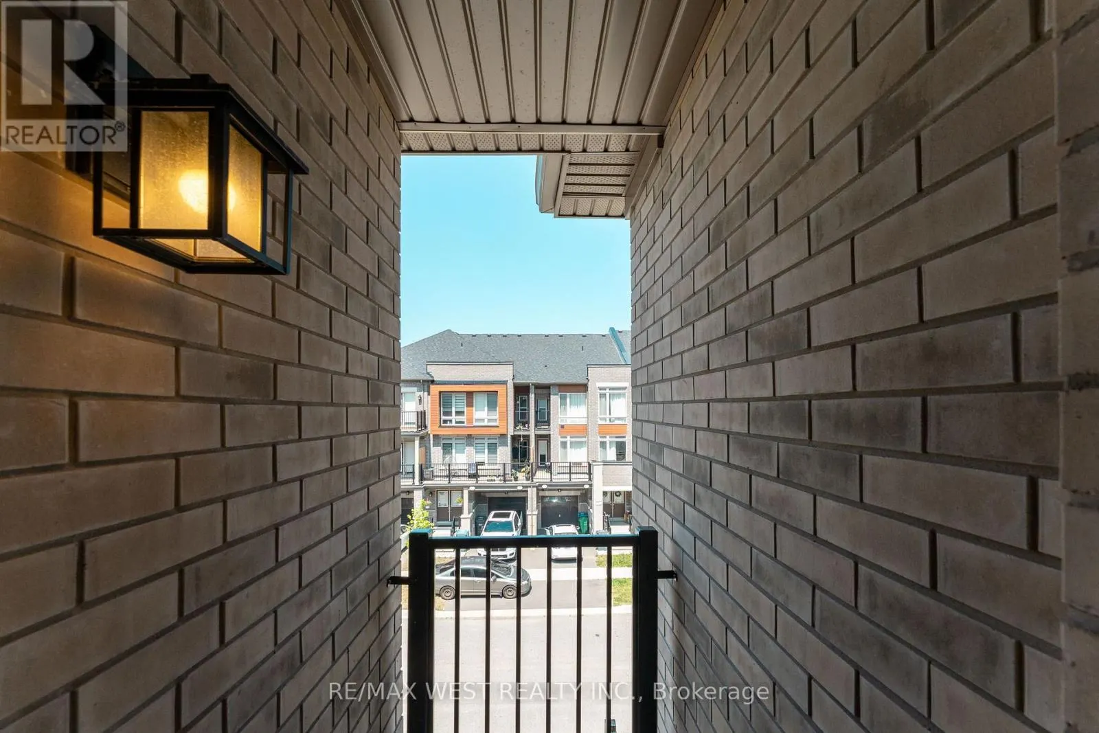 29 ARROWVIEW DRIVE