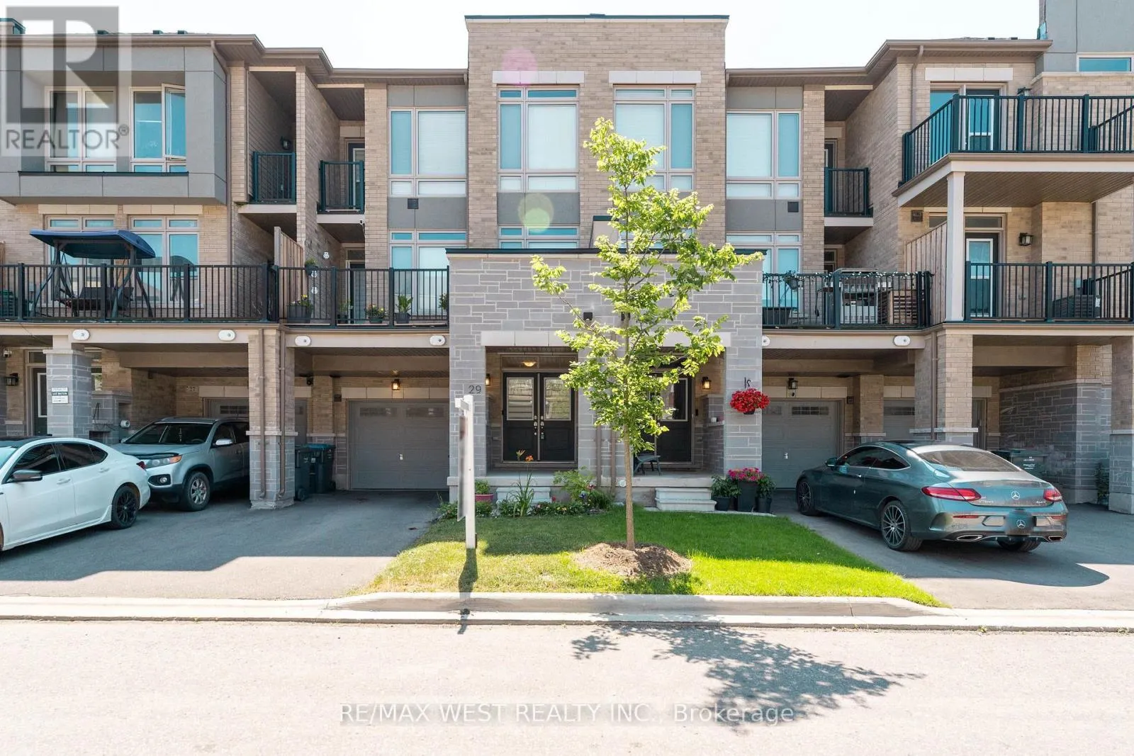 29 ARROWVIEW DRIVE