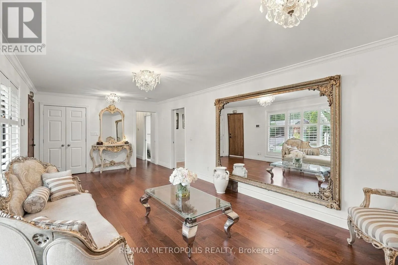 1228 ELGIN CRESCENT
