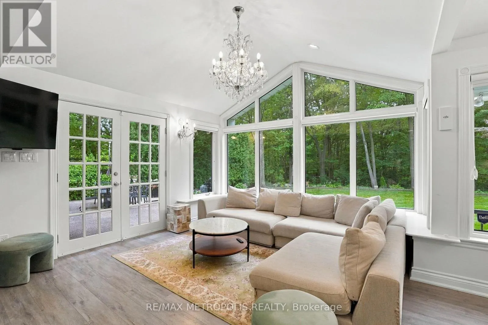 1228 ELGIN CRESCENT
