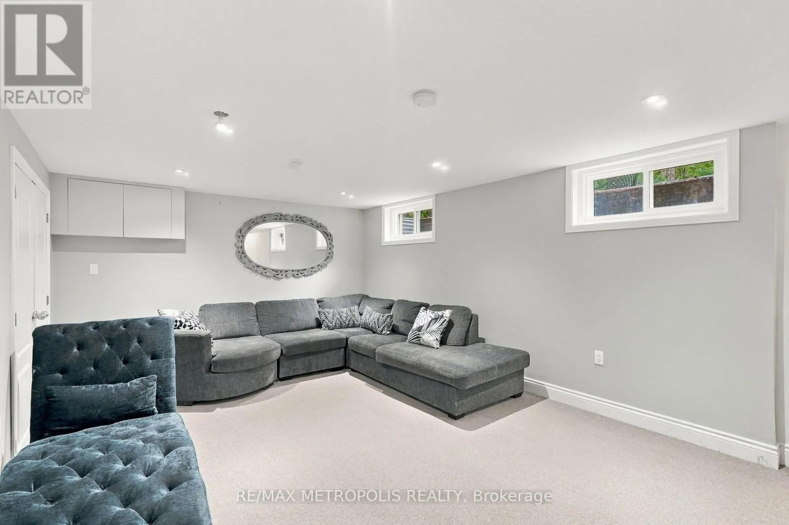 1228 ELGIN CRESCENT
