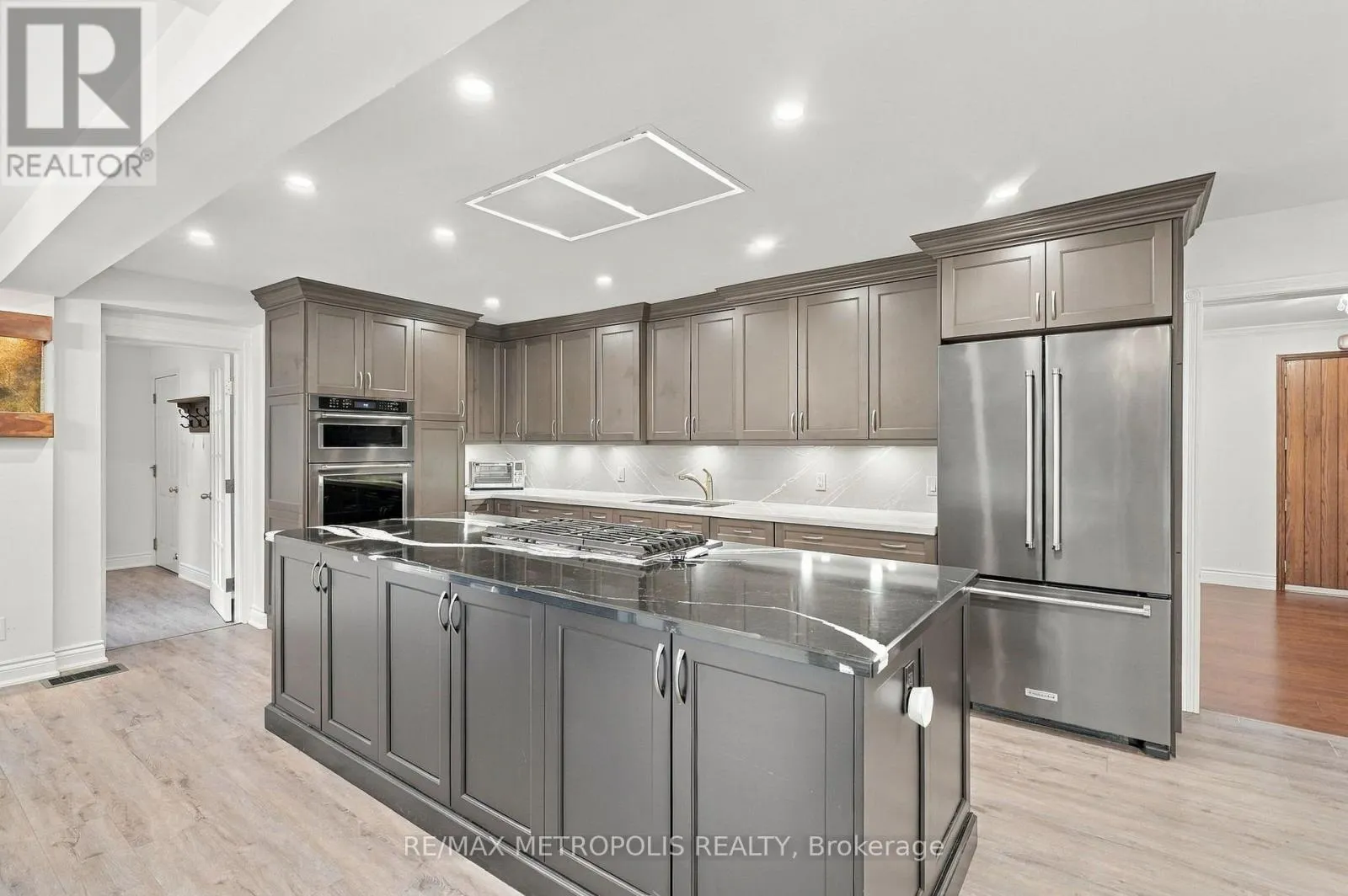 1228 ELGIN CRESCENT