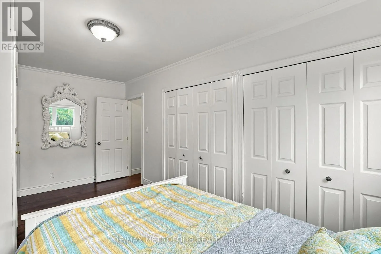 1228 ELGIN CRESCENT