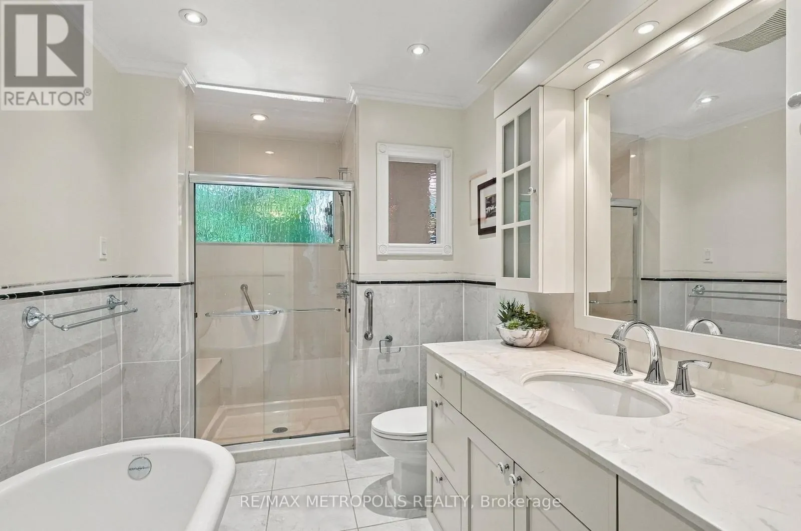 1228 ELGIN CRESCENT