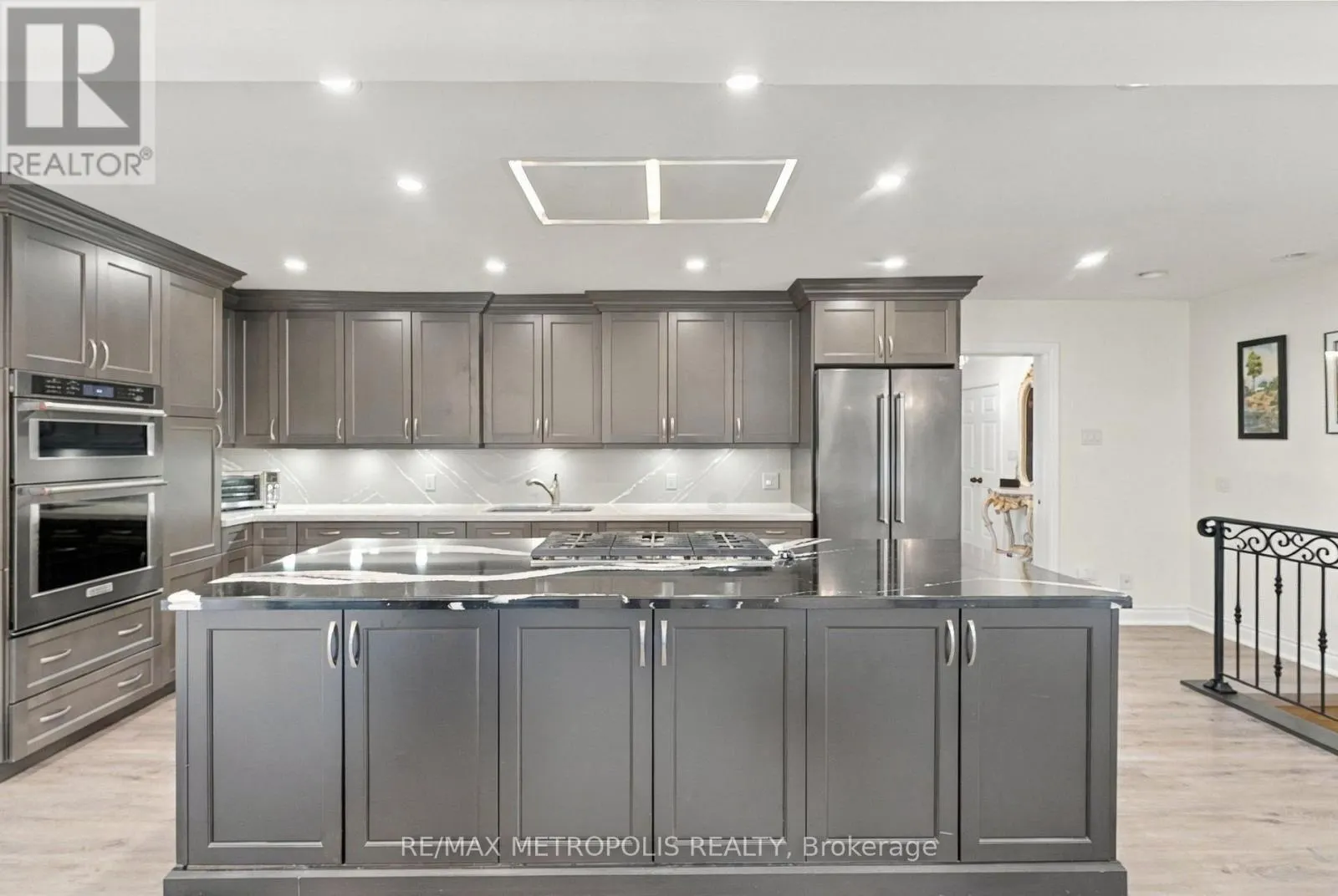 1228 ELGIN CRESCENT