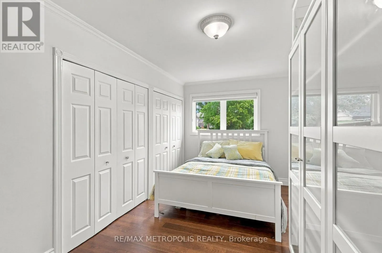 1228 ELGIN CRESCENT