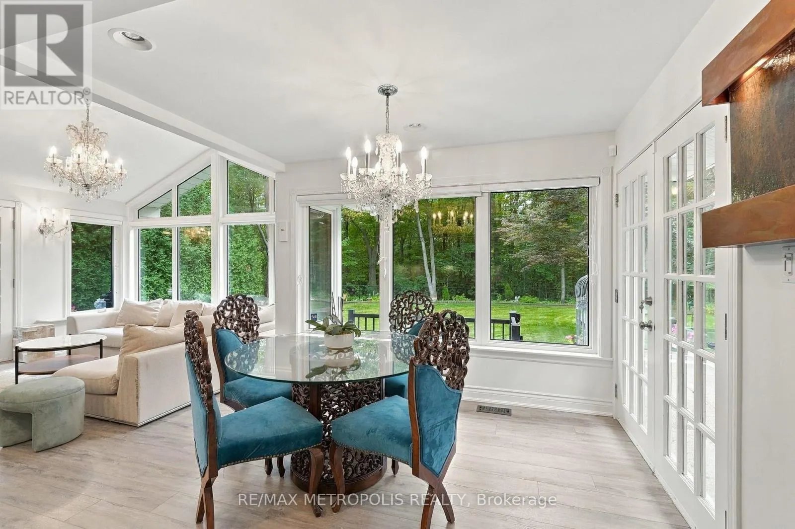 1228 ELGIN CRESCENT