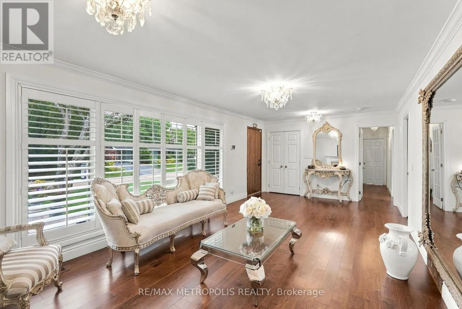 1228 ELGIN CRESCENT