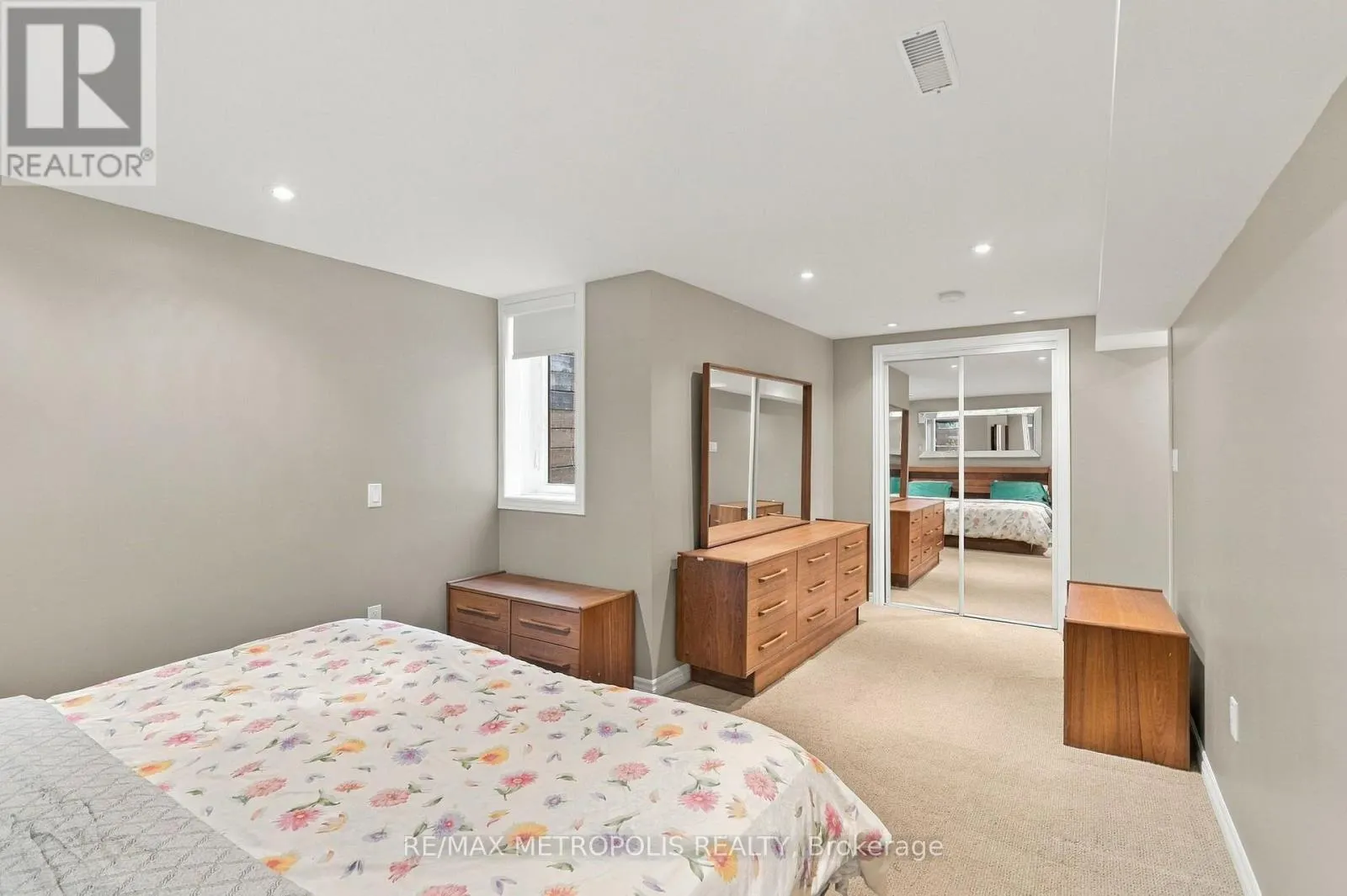 1228 ELGIN CRESCENT