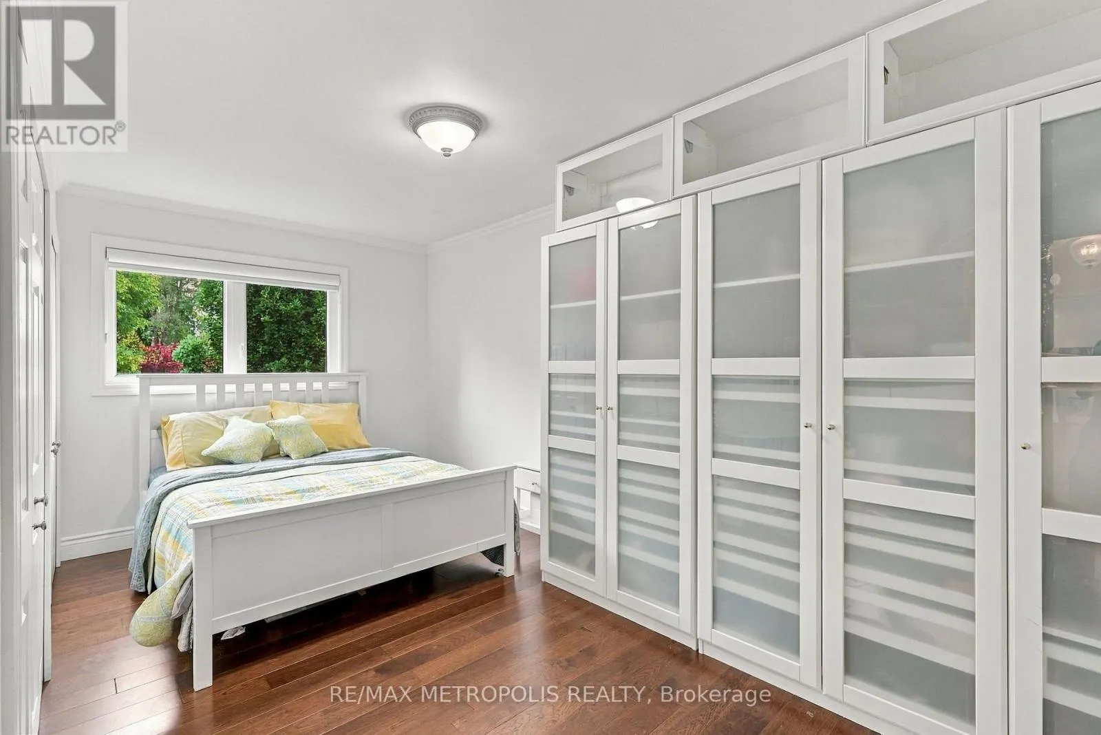 1228 ELGIN CRESCENT