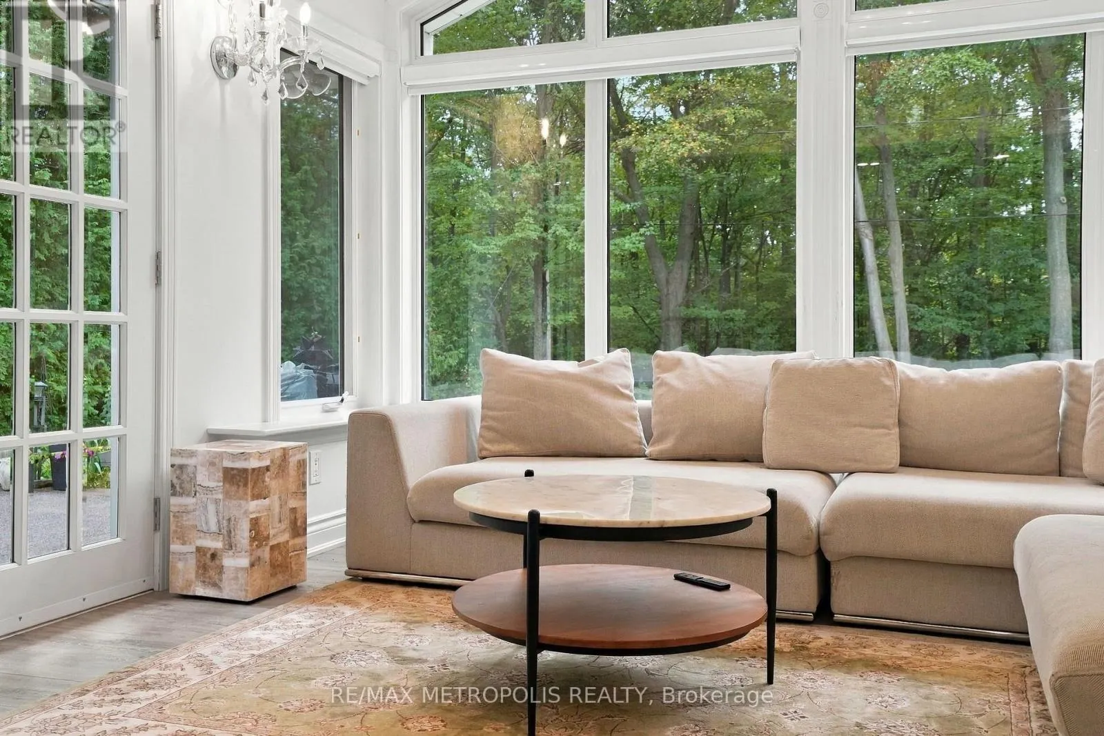 1228 ELGIN CRESCENT