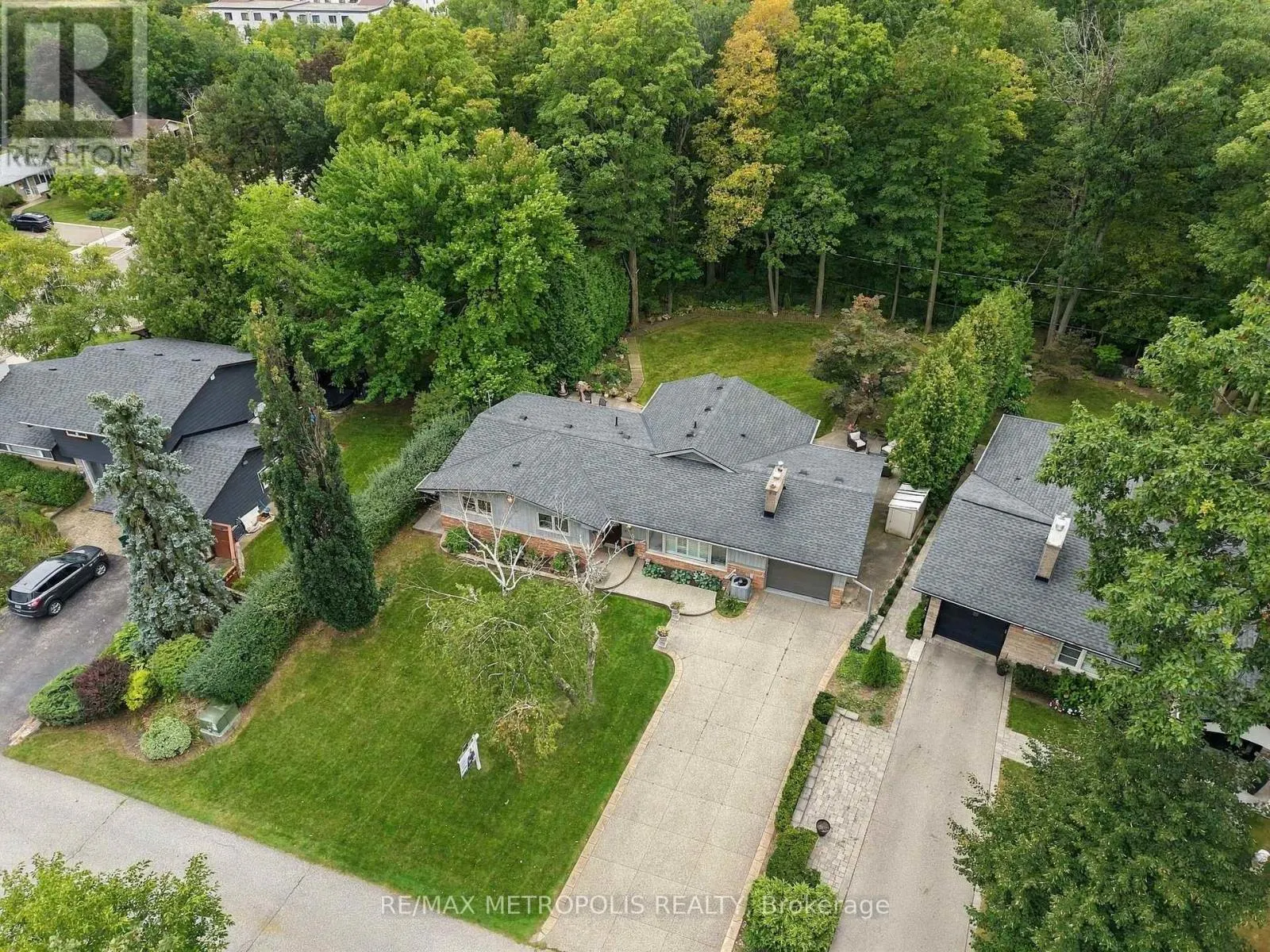 1228 ELGIN CRESCENT