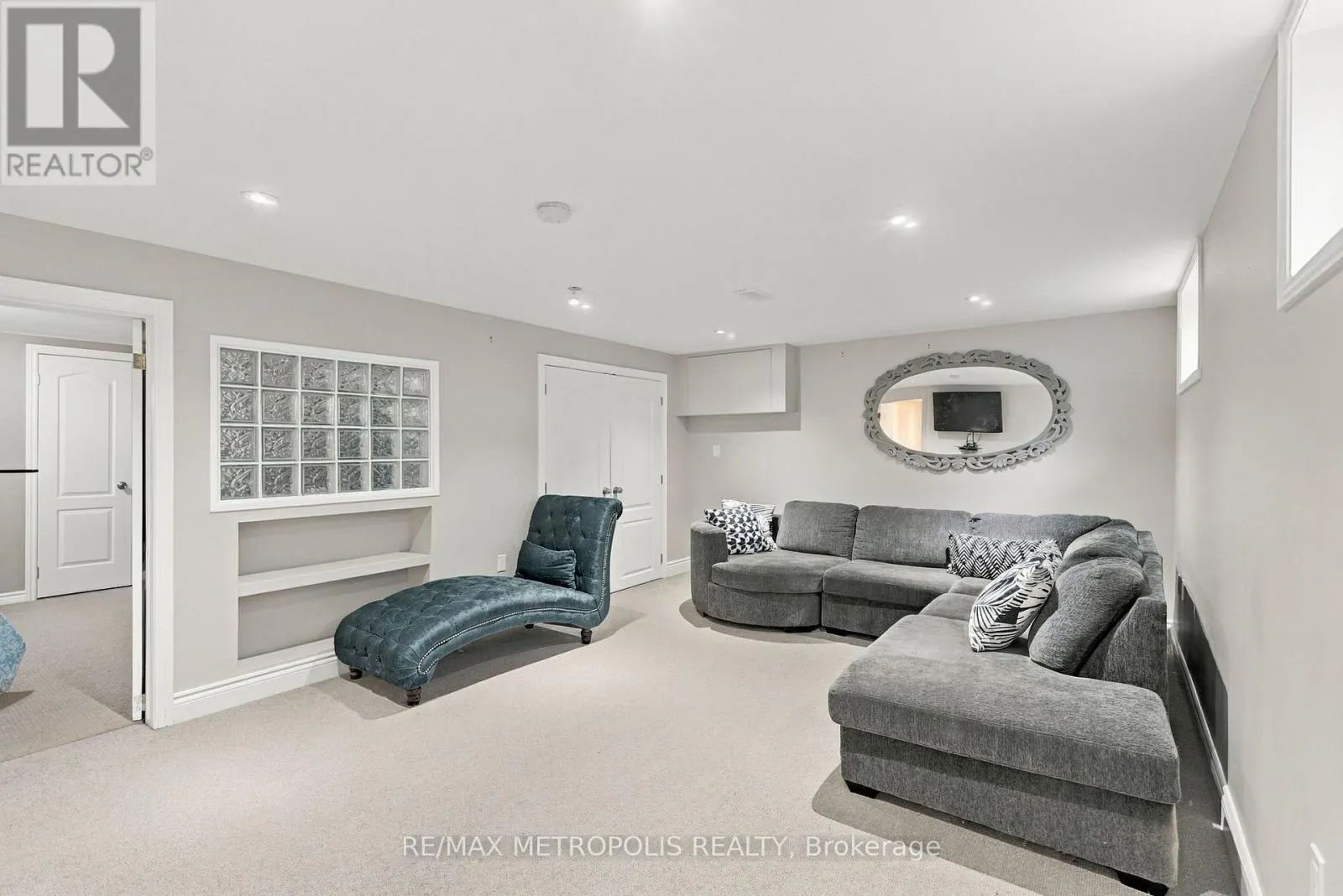 1228 ELGIN CRESCENT