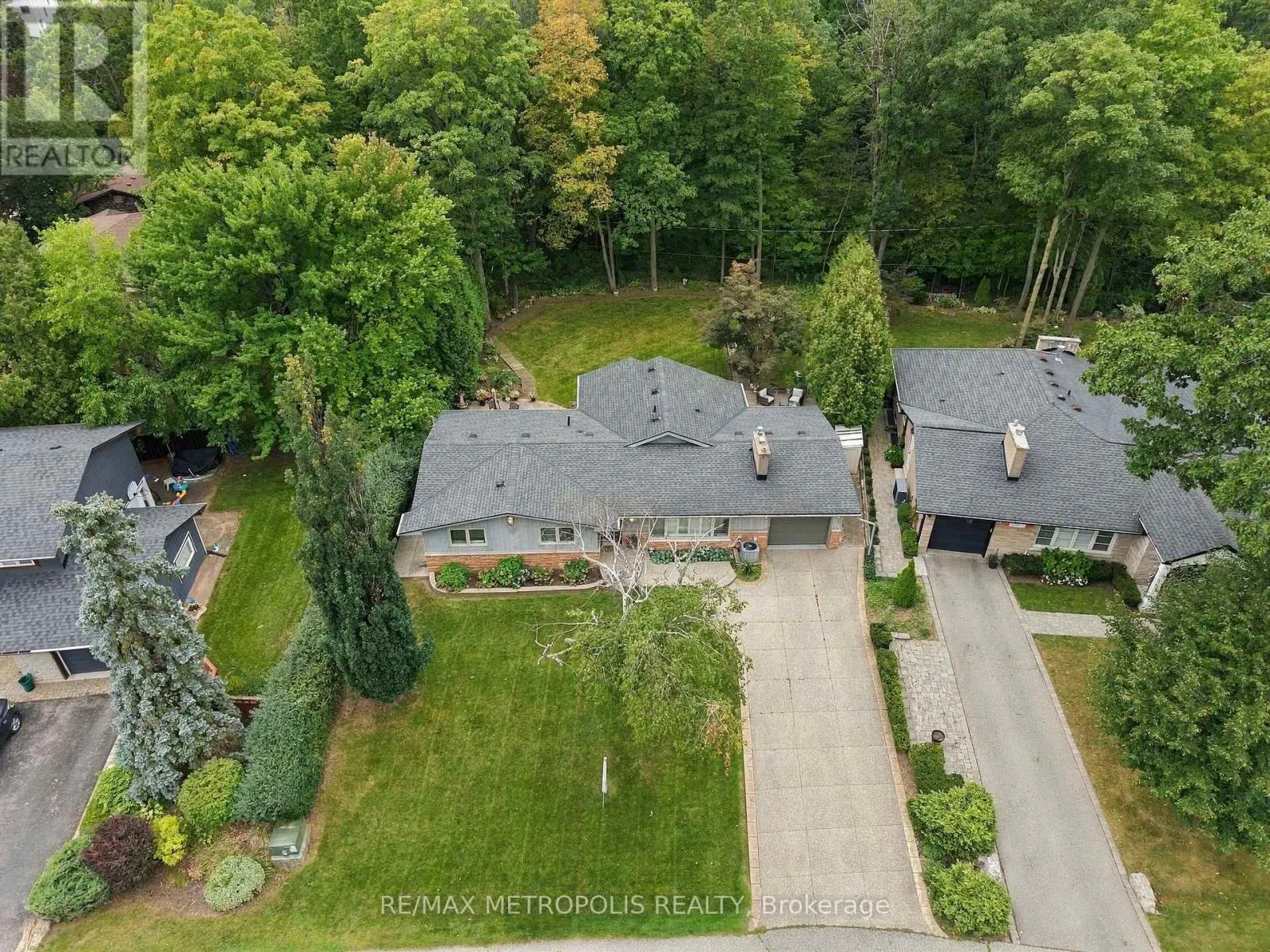 1228 ELGIN CRESCENT