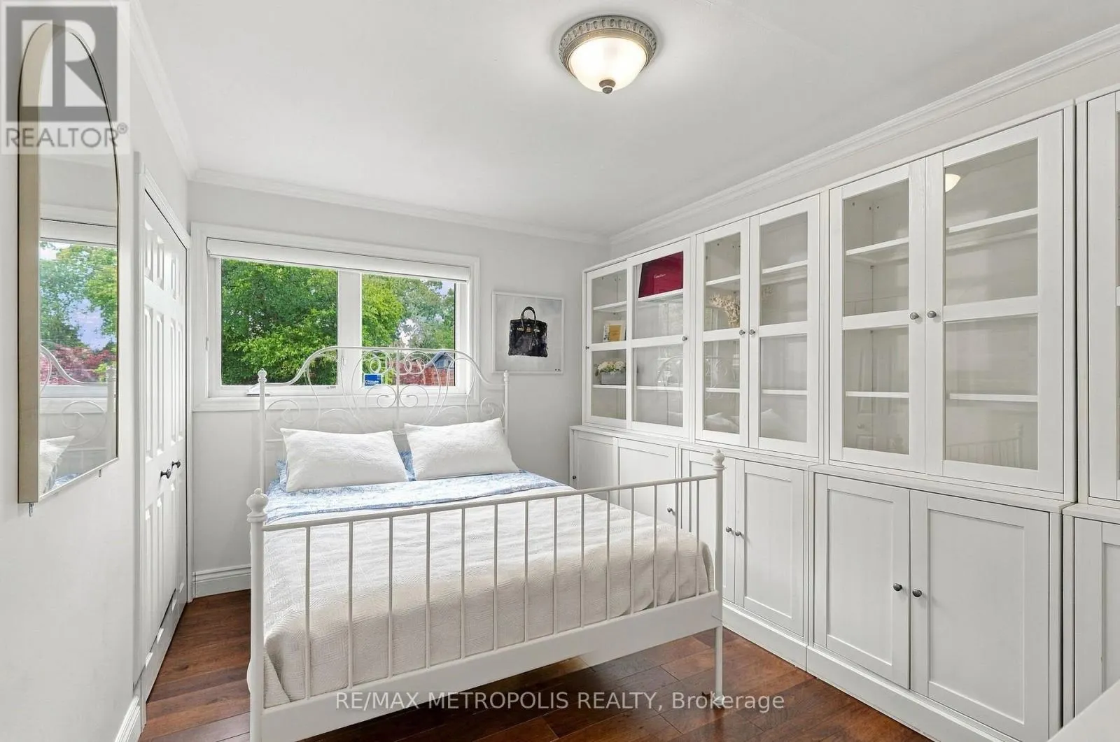1228 ELGIN CRESCENT