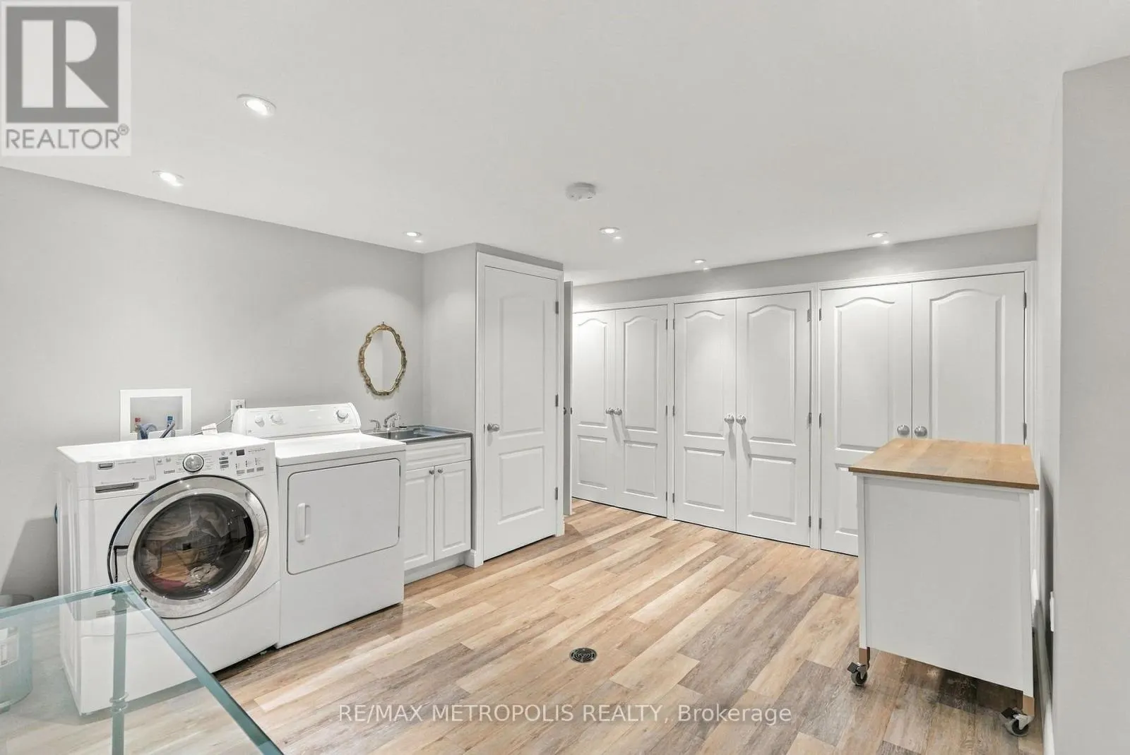 1228 ELGIN CRESCENT
