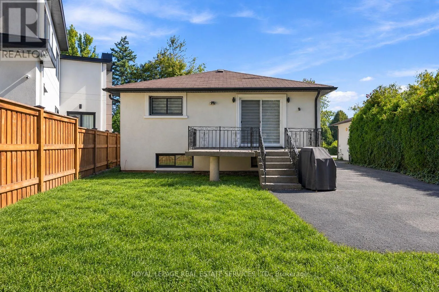 560 STONECLIFFE ROAD