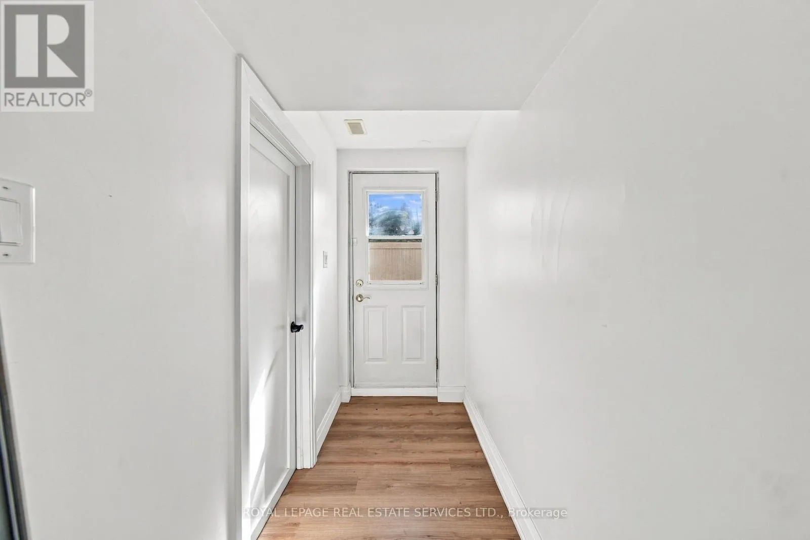 560 STONECLIFFE ROAD