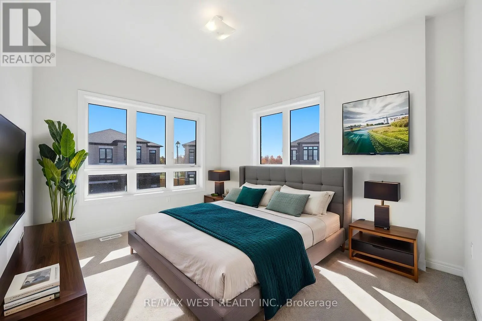 944 APPLE TERRACE