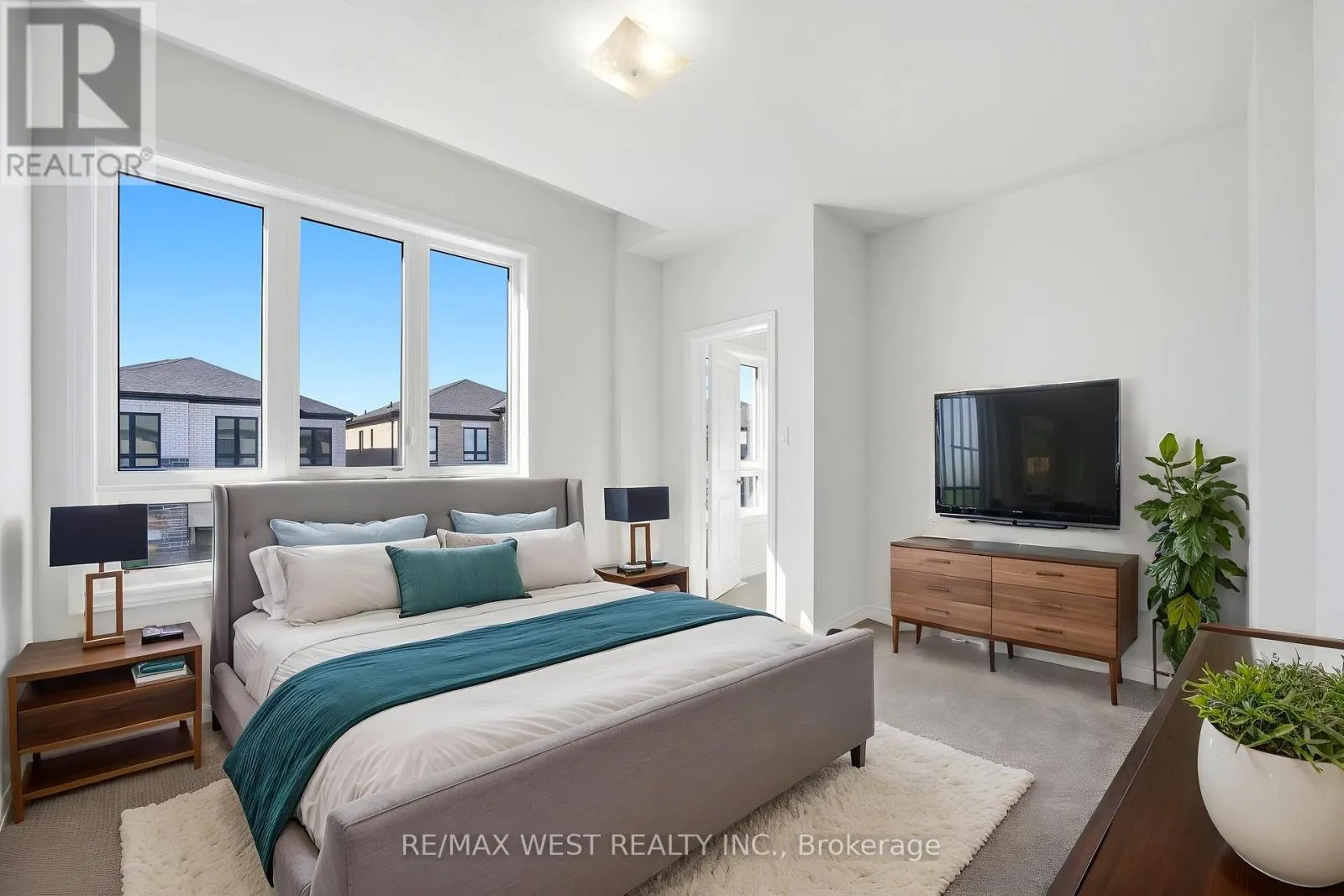 944 APPLE TERRACE