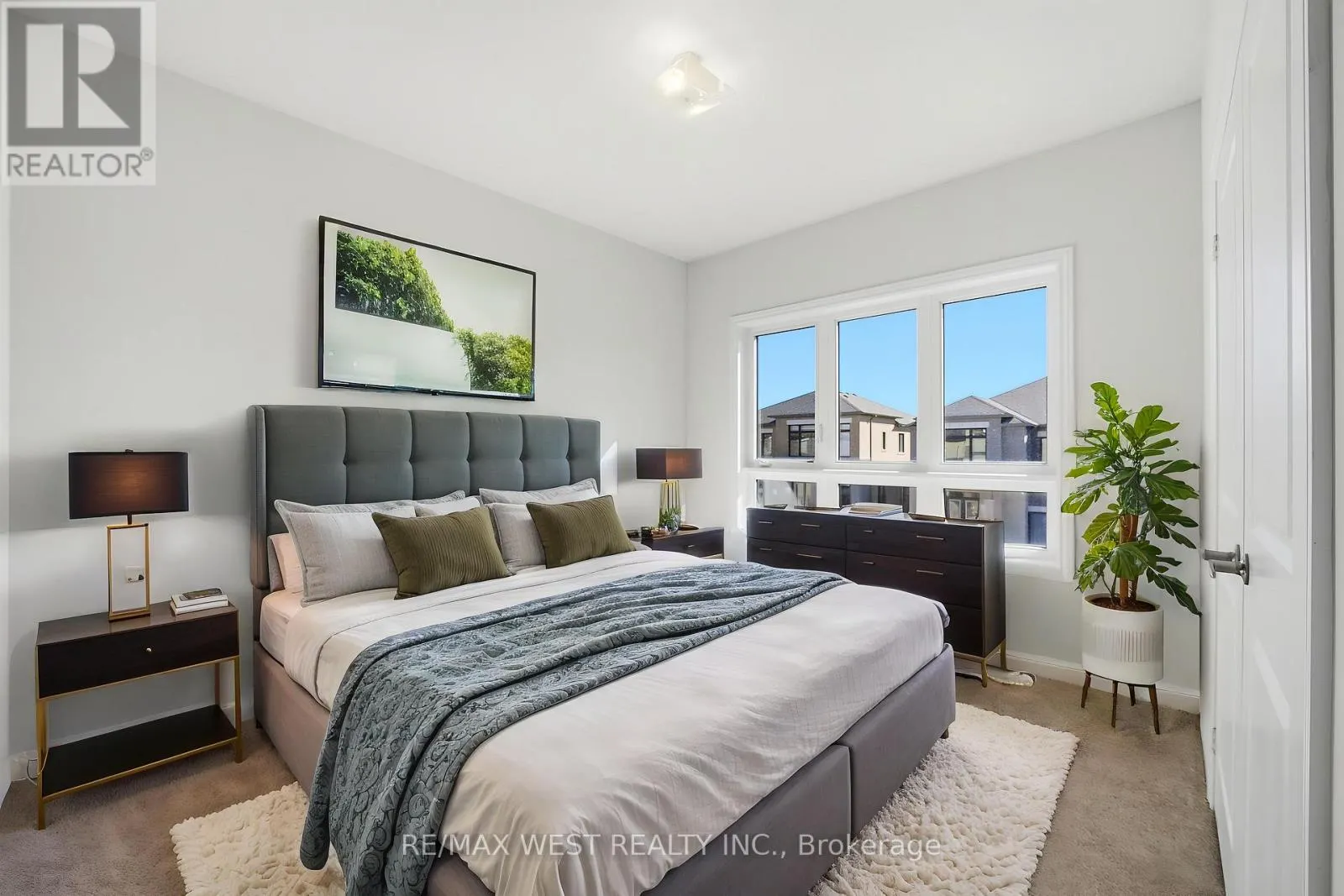 944 APPLE TERRACE