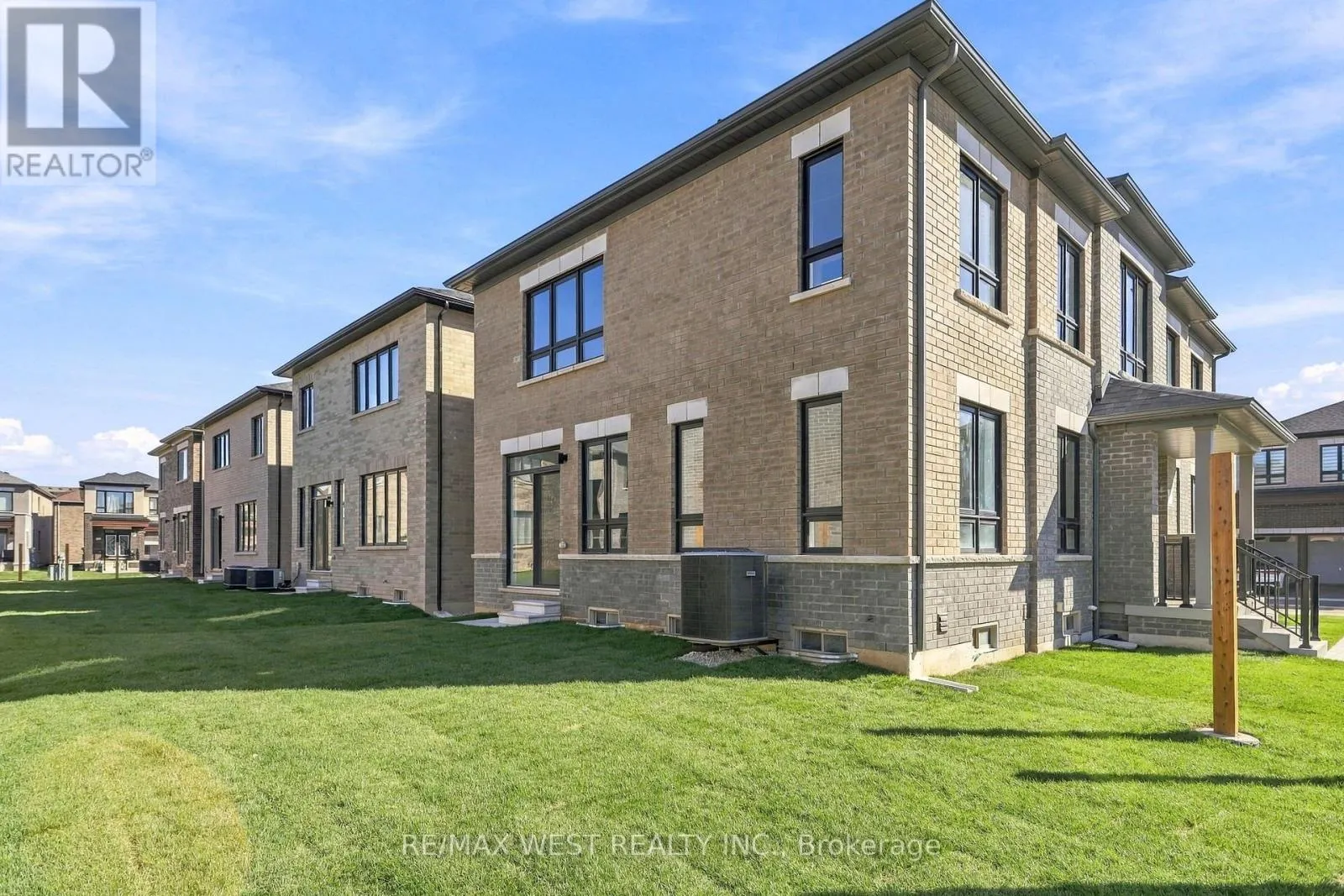 944 APPLE TERRACE