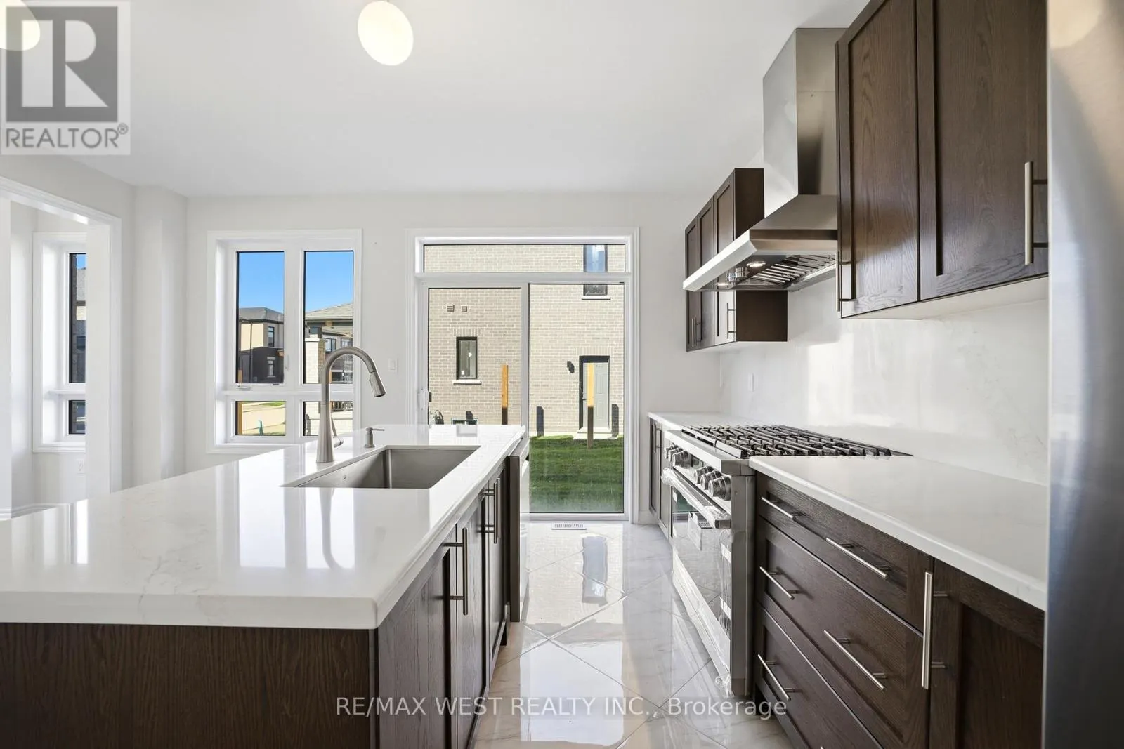 944 APPLE TERRACE