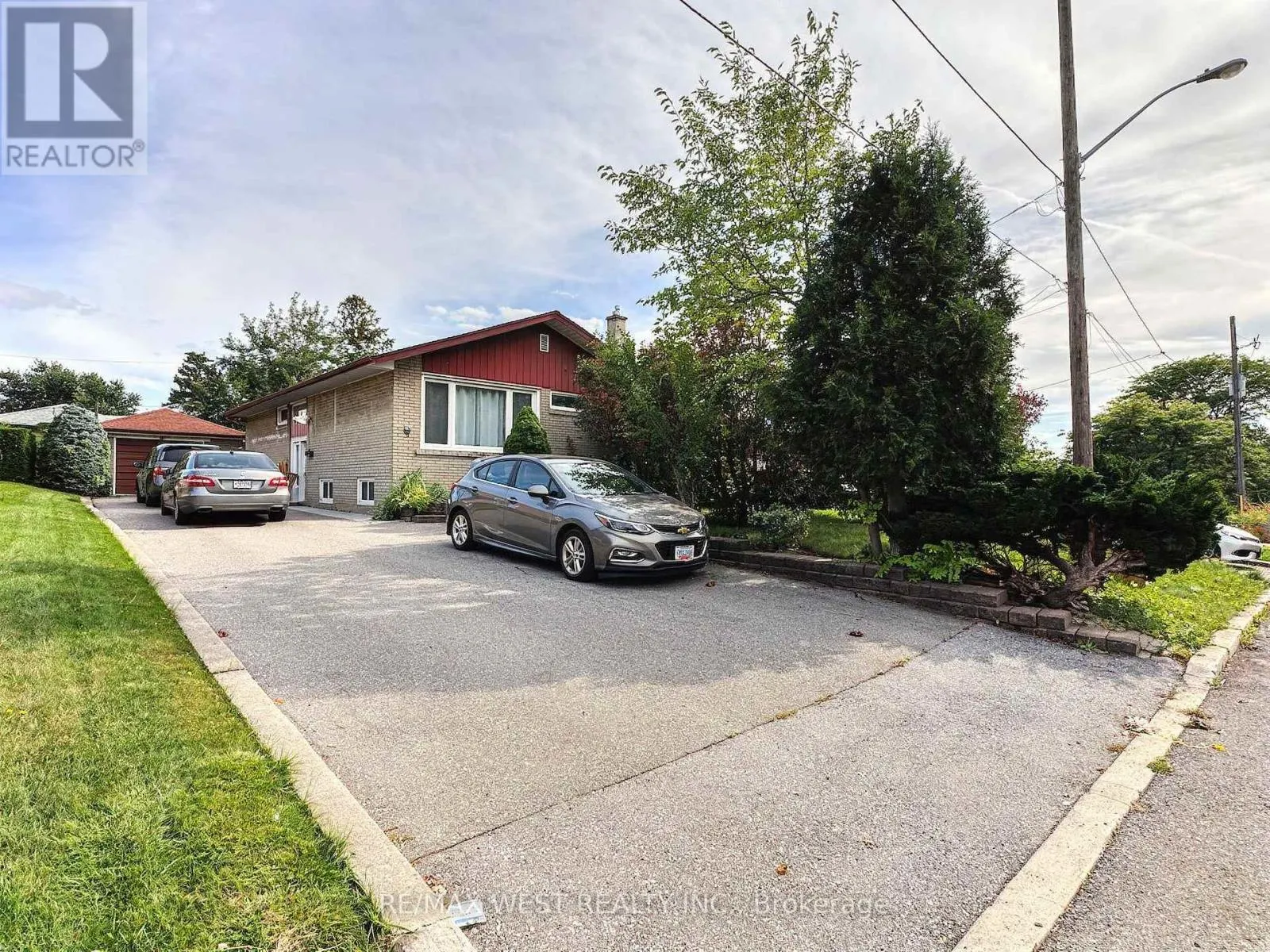 LOWER LEVEL - 31 VALENCIA CRESCENT