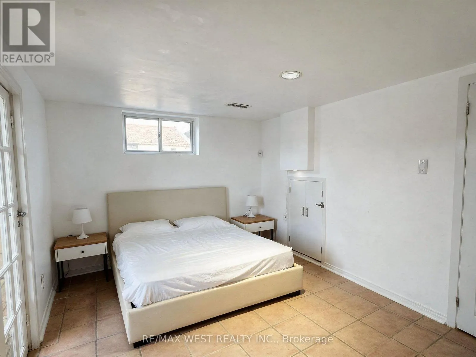 LOWER LEVEL - 31 VALENCIA CRESCENT