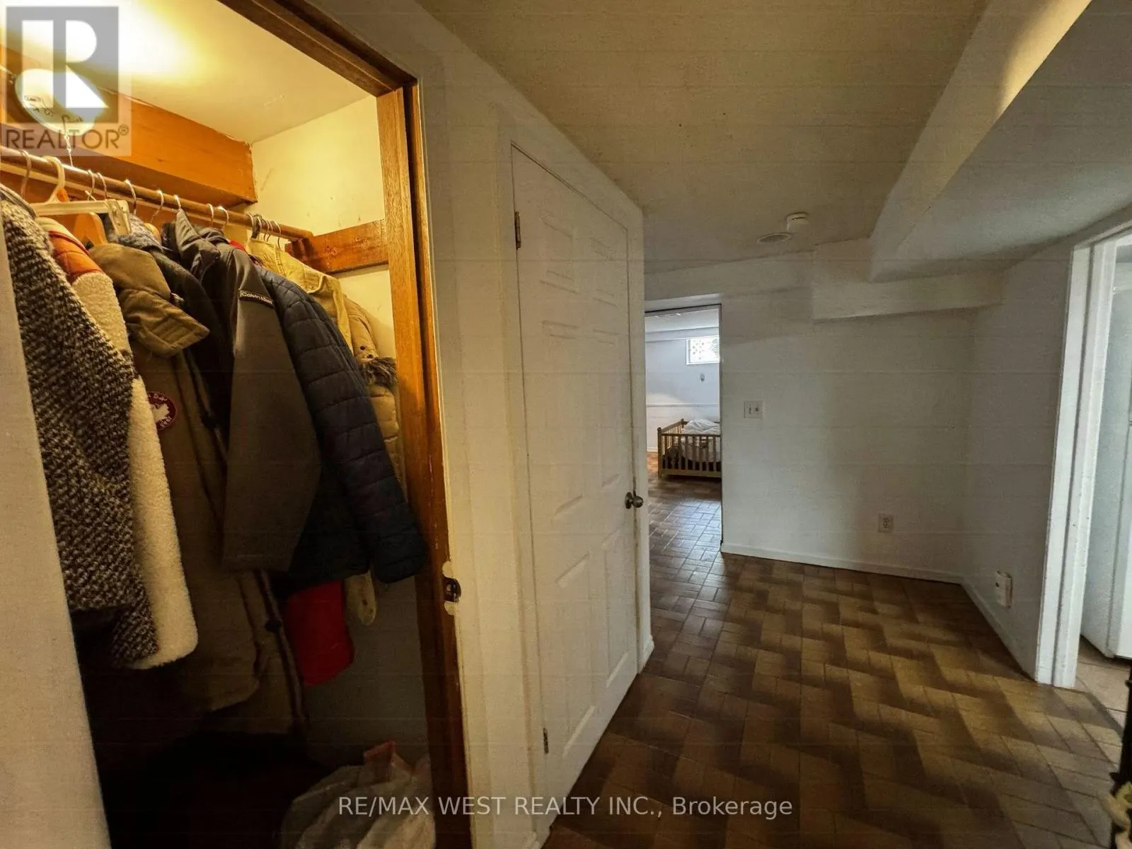 LOWER LEVEL - 31 VALENCIA CRESCENT