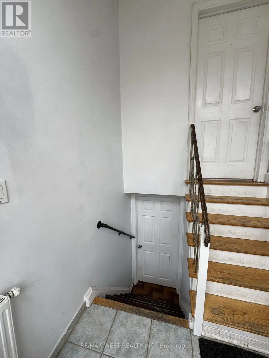 LOWER LEVEL - 31 VALENCIA CRESCENT