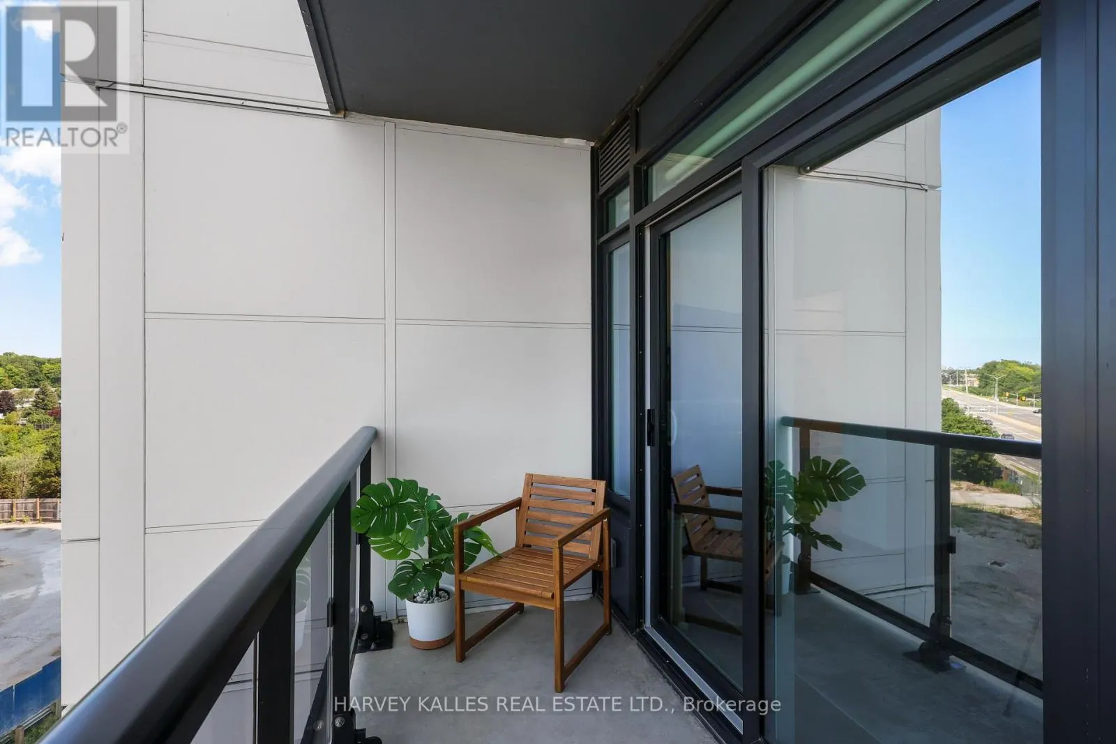 609 - 2495 EGLINTON AVENUE W