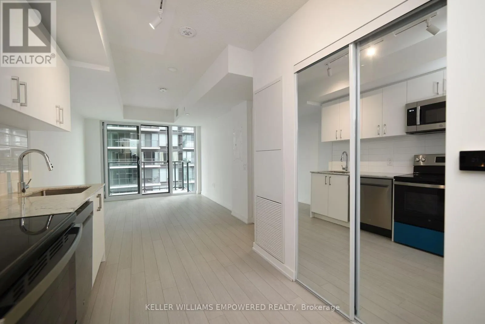 1218 - 4010 EGLINTON AVENUE W