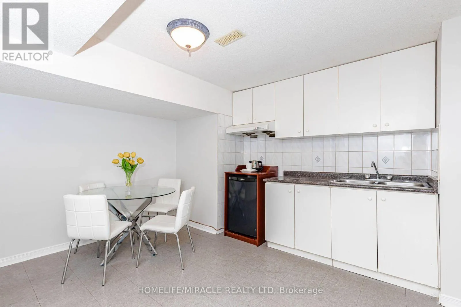 955 BRISTOL ROAD W