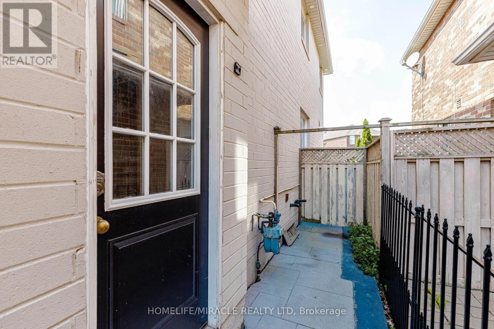 955 BRISTOL ROAD W