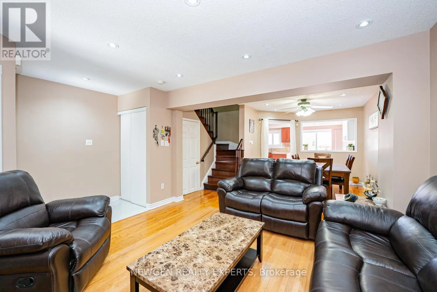 42 MCCLEAVE CRESCENT