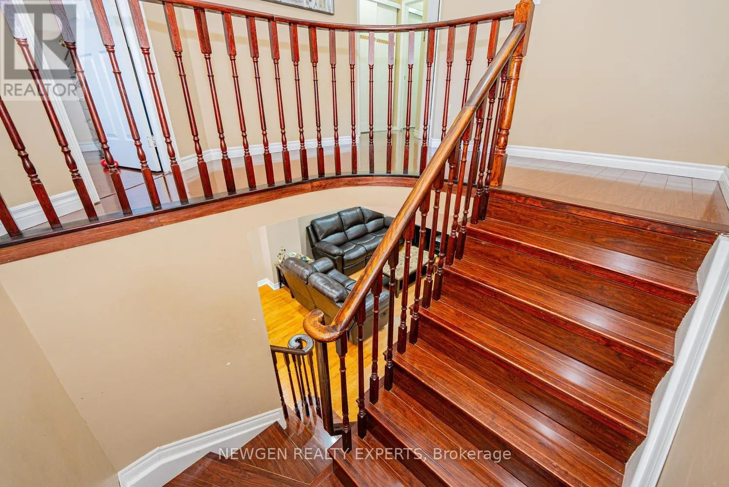 42 MCCLEAVE CRESCENT