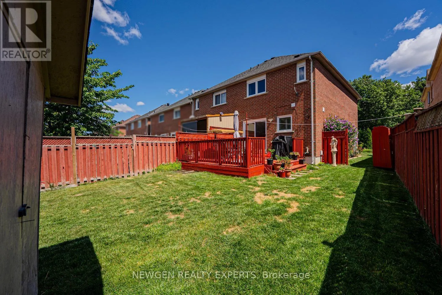 42 MCCLEAVE CRESCENT