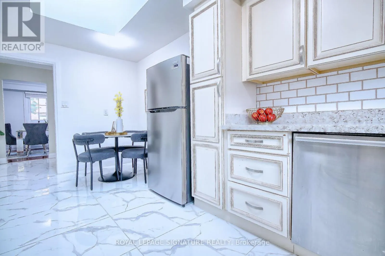 1414 HARMSWORTH SQUARE