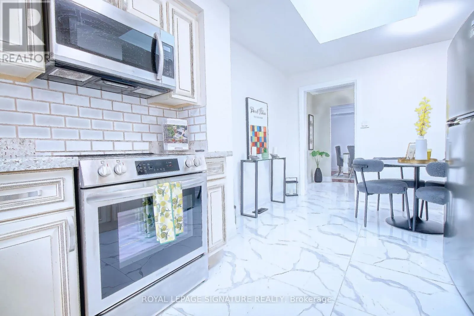 1414 HARMSWORTH SQUARE