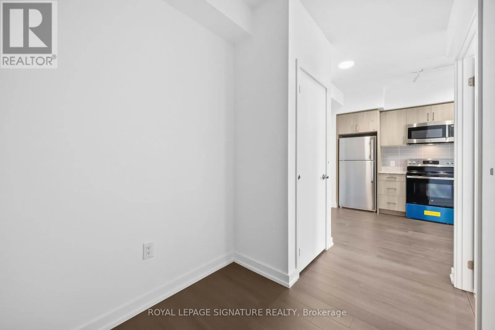 2216 - 4010 EGLINTON AVENUE W