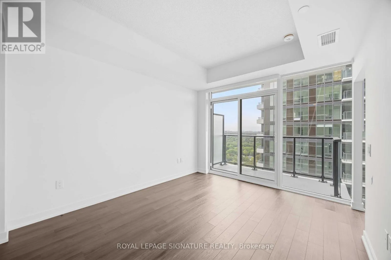 2216 - 4010 EGLINTON AVENUE W