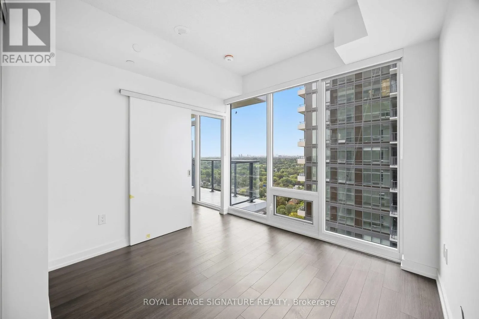 2216 - 4010 EGLINTON AVENUE W