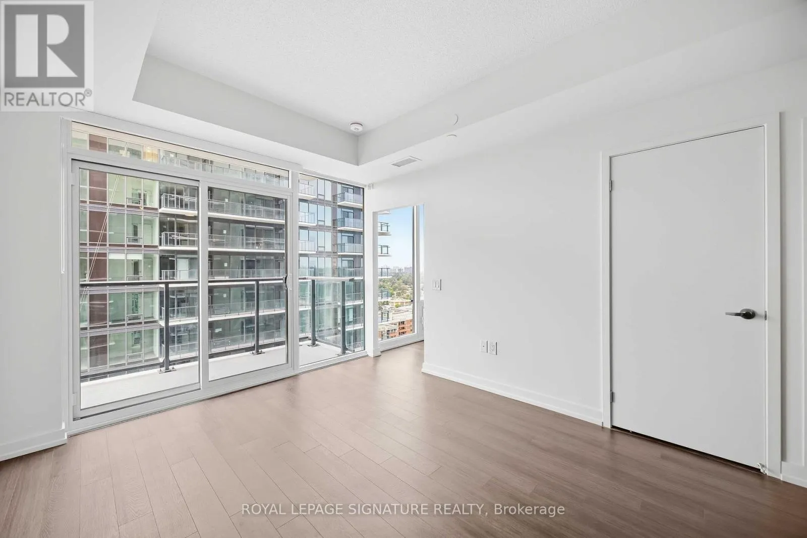 2216 - 4010 EGLINTON AVENUE W