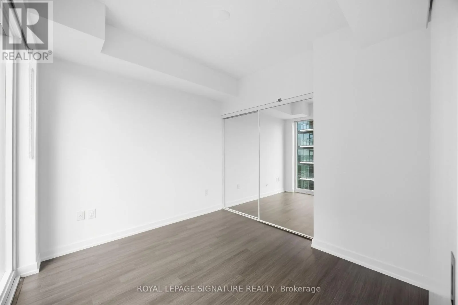 2216 - 4010 EGLINTON AVENUE W