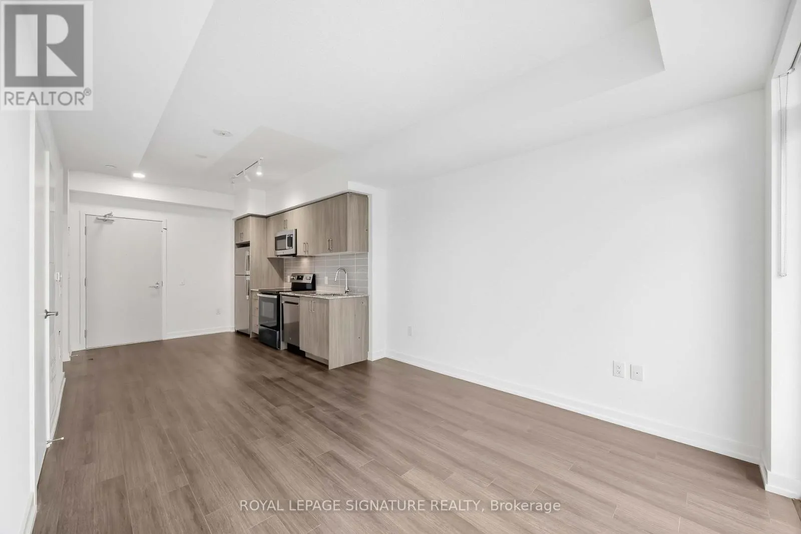 2216 - 4010 EGLINTON AVENUE W