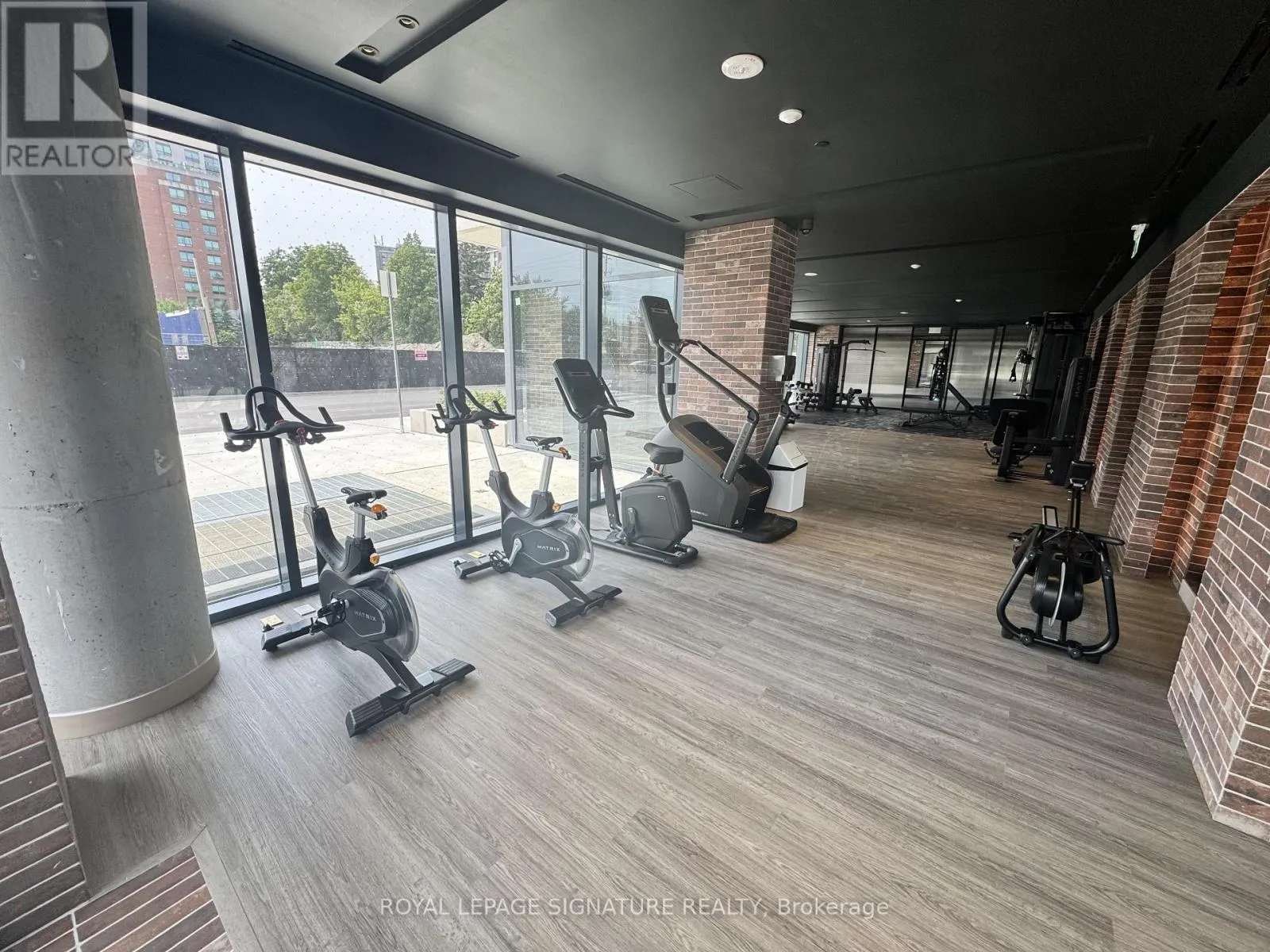 2216 - 4010 EGLINTON AVENUE W